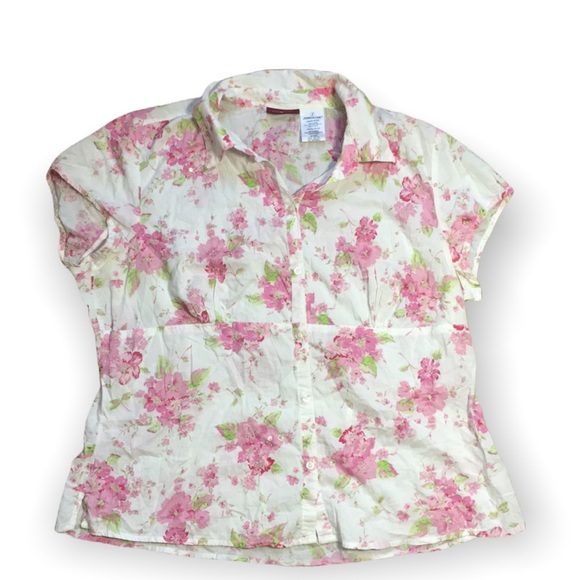 Jordache Tops - Jordache dewy flower button down